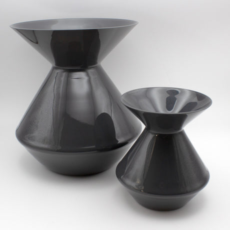 The Zalto Crystal Wine Tasting Spittoon - Dark Grey / Large showcases sleek, hourglass-inspired elegance on a white background, capturing the refined style of Zalto’s non-lead crystal wine accessories.
