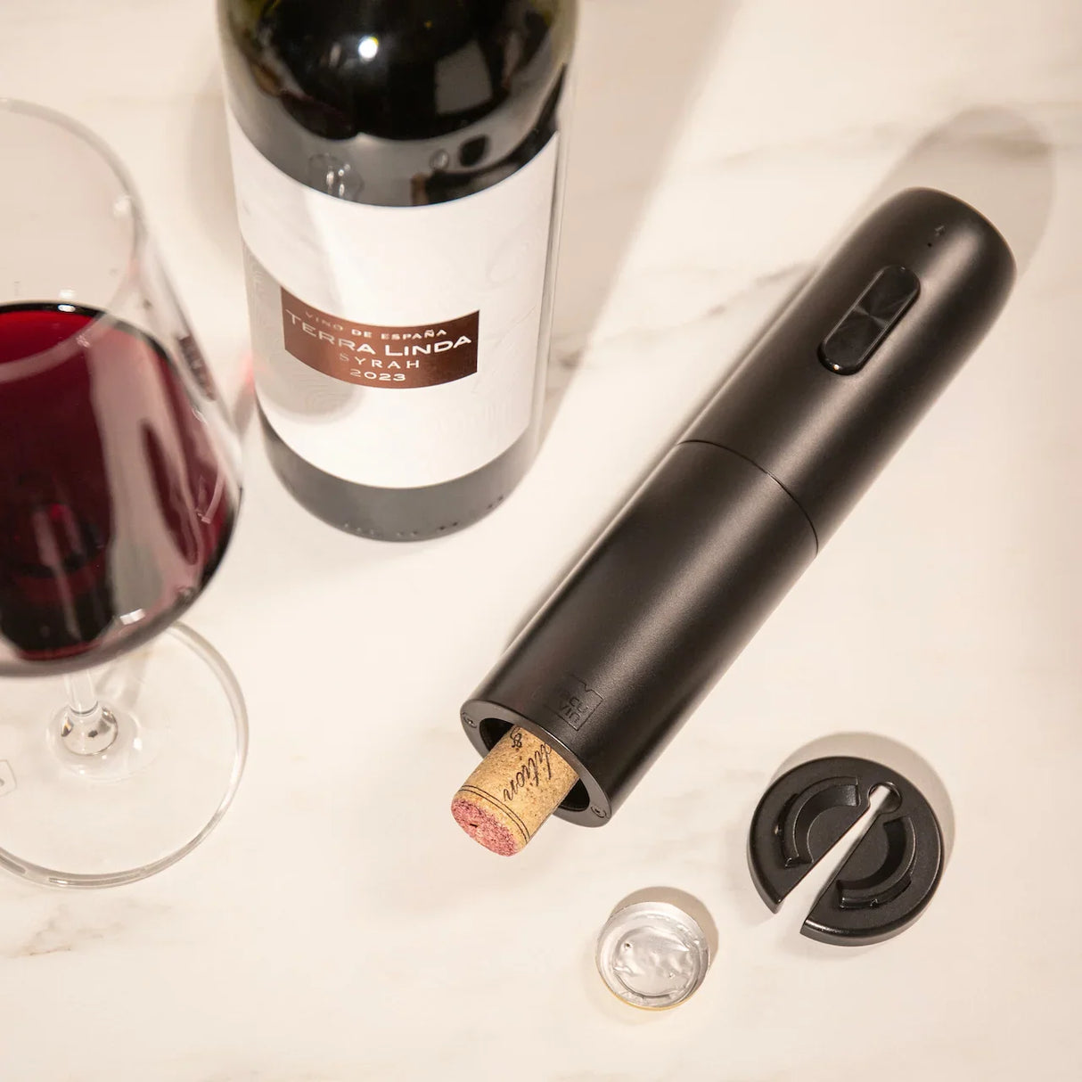 Vacu Vin Electric Corkscrew & Wine Opener - Black